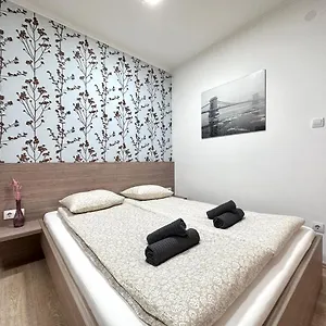 Central Seasons Design Apartahotel